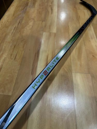 Junior Bauer Vapor Hyperlite 2 Hockey Stick Right Handed P92 (Used)