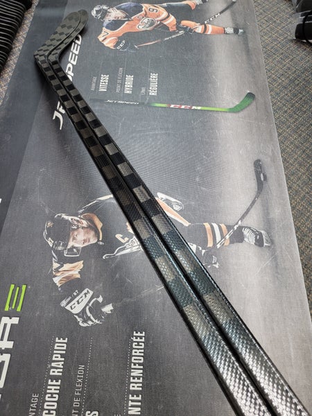 2 PACK | P28 | 65 Flex NEW! Intermediate CARBON PRO Extra Lite Right Handed Hockey Stick Pro Stock