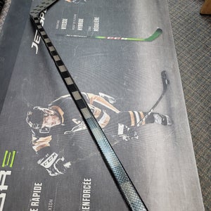 P28 | 65 Flex NEW! Intermediate CARBON PRO Extra Lite Right Handed Hockey Stick Pro Stock