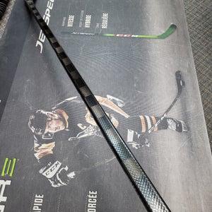 P28 | 75 Flex NEW! CARBON PRO Extra Lite Right Handed Hockey Sticks Pro Stock