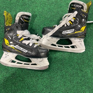 Junior Bauer Supreme M4 Hockey Skates (Extra Wide) | Size: 3 (Used)