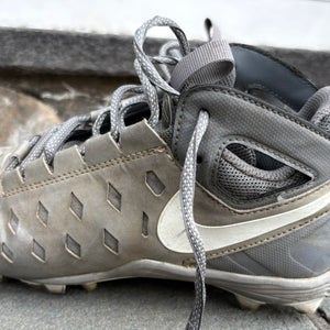 Gray Men's Size M 6.0 (W 7.0)  Nike High Top (Used)