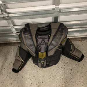 Medium  2022 Bauer Mach Goalie Chest Protector (Used)