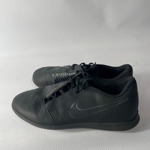 Used Nike NIKE INDOOR SOCCER SIZE J5.5 Junior 05.5 Indoor Soccer Indoor Cleats 11834-S000010666