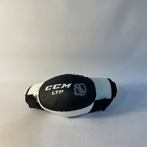 Used CCM CCM GLOVES BLK/WHT ELBOW PADS LG Hockey Elbow Pads 11834-S000011151