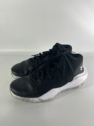 Used Under Armour BLK AND WHT BB Junior 05 Basketball Shoes 11834-S000019379