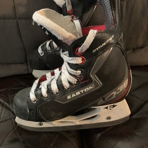 Easton synergy EQ30 hockey skates