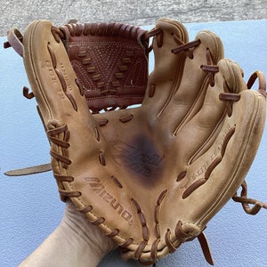 Brown Mizuno Global Elite GGE42 Right Hand Throw Baseball Glove 11.25" (Used)