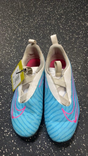 Used Nike Soccer Indoor Shoes White And Carolina Blue Youth 06.0 11831-s000025784