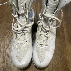 White Men's  Size M 8.5 (W 9.5) Under Armour (Used)