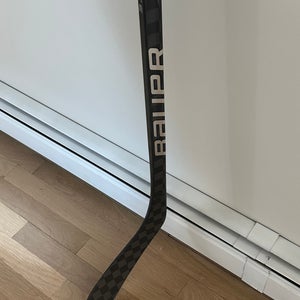 Senior Bauer Right Handed Pro Stock (New) Vapor Hyper Lite 2 Hockey Stick