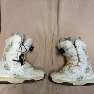 Size M 6.0 (W 7.0) DC Snowboard Boots All Mountain (Used)