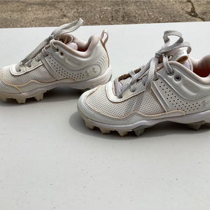 White Kid's 12K Youth Under Armour Low Top Footwear Molded Cleats (Used)