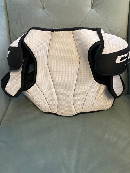 Junior Medium CCM Hockey Shoulder Pads (Used)
