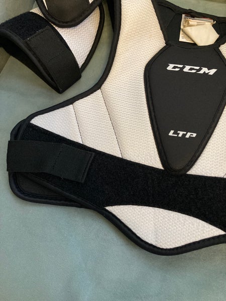 Junior Medium CCM Hockey Shoulder Pads (Used)