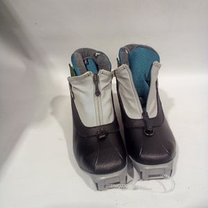 Used Salomon W 05-05.5 / JR 03.5-04 Women's Cross Country Ski Boots 11847-S000015194
