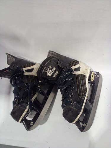Used CCM SUPERTACKS Junior 01 Ice Hockey Skates 11847-S000014343