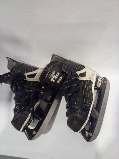 Used CCM SUPERTACKS Junior 01 Ice Hockey Skates 11847-S000014343