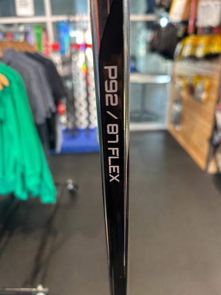 Senior Bauer Vapor Hyperlite 2 Right Handed Hockey Stick P92  (New)