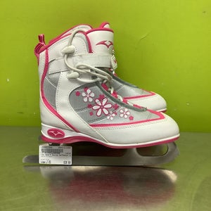 Used Victoria Sport Junior 03 Soft Boot Skates