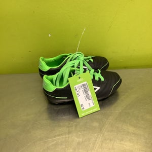 Used Umbro Youth 10.5 Cleat Soccer Outdoor Cleats