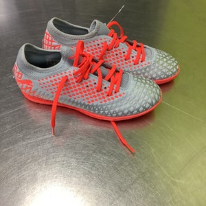 Puma Used Size 4.5 (Women's 5.5) Indoor Cleats