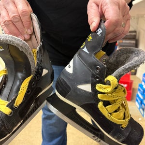 Bauer Supreme M30 Hockey Skates Regular Width Size 3 (Used)