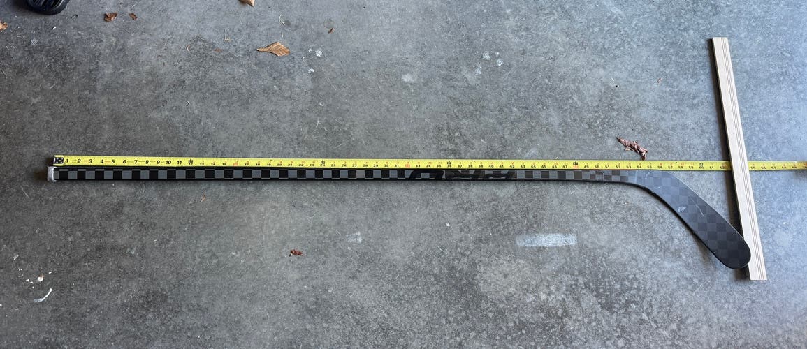Senior PRO Red Line PRO22 Right Handed Hockey Stick Mid Pattern Pro Stock (Used)