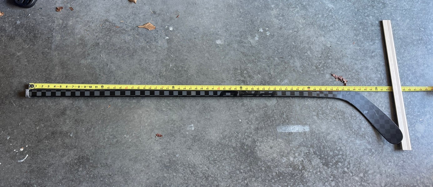 Senior PRO Red Line PRO22 Right Handed Hockey Stick Mid Pattern Pro Stock (Used)