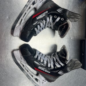 Bauer Vapor X3 Hockey Skates Regular Width  Size 4.5 (Used)