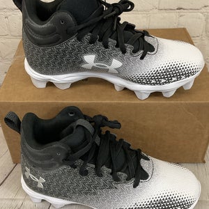 Under Armour 3027043-001 Spotlight Fran 3 JR RM Football Cleats Black White 2.5Y