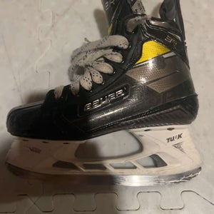 Bauer Supreme 3S Pro Hockey Skates Size 4 (Used)