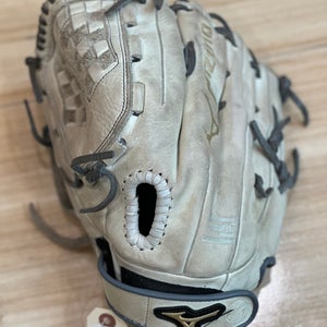 White Adult Mizuno MVP Prime Left Hand Throw Baseball Glove 12.5" (Used)
