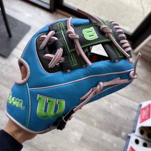 NEW - Wilson A2000 Baseball Glove - 11.5"