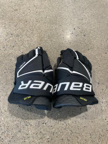 Black Senior Bauer Vapor Hyperlite Gloves 14" (Used)