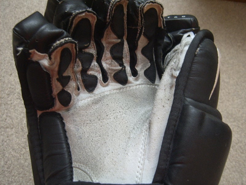 Excellent Condition Nike Ignite 2 Senior Hockey Gloves 13.5" Black/White