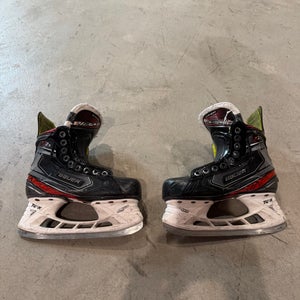 Bauer Vapor X2.9 Hockey Skates Size 2 (Used)
