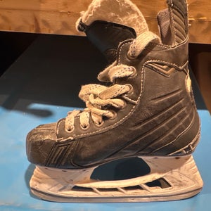 Hockey skates Bauer size 2