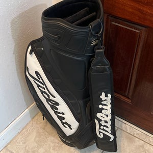 Unisex Titleist Bag (Used)