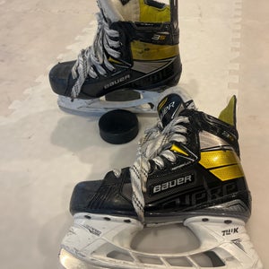 Bauer Supreme 3S Hockey Skates Regular Width Size 2.5 (Used)