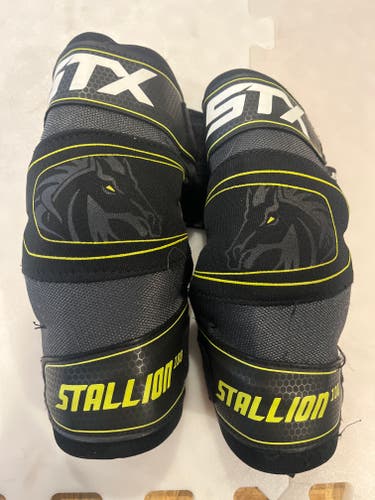 Small Youth STX Stallion 100 Arm Pads (Used)