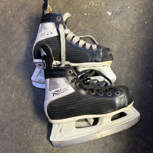 Micron Mega 550 Hockey Skates Regular Width  Size 1 (Used)