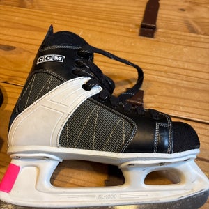 CCM Intruder Hockey Skates Regular Width Size 4 (Used)