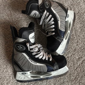 Easton Hockey Skates Size 3 (Used)