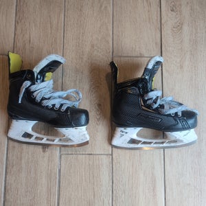 Bauer Supreme S27 Hockey Skates Regular Width Size 2.5 (Used)