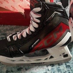 CCM JetSpeed FT 680 Hockey Skates Regular Width 8 (New)