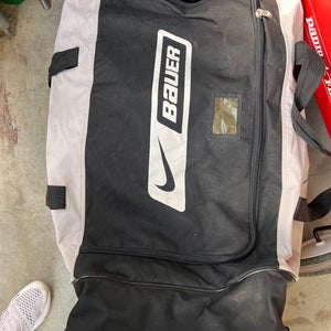 Bauer Vapor XXX Wheeled Bag (Used)