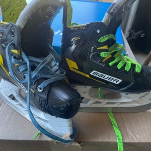 2023 Bauer Supreme M4 Hockey Skates Extra Wide Width Size 1.5 (Used)