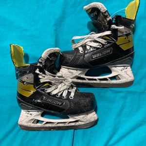 Junior Bauer Supreme S35 Hockey Skates Regular Width Size 3 (Used)