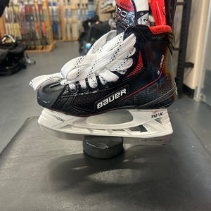 Bauer Vapor 3X Pro Hockey Skates Regular Width Size 2 (New)